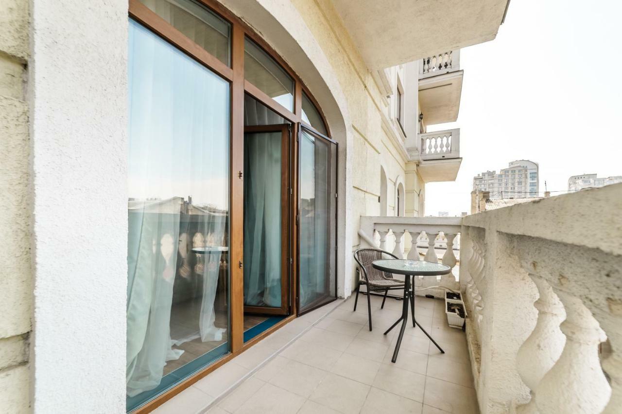 Stylish Apartment With A Balcony Overlooking The Park Odessa Esterno foto
