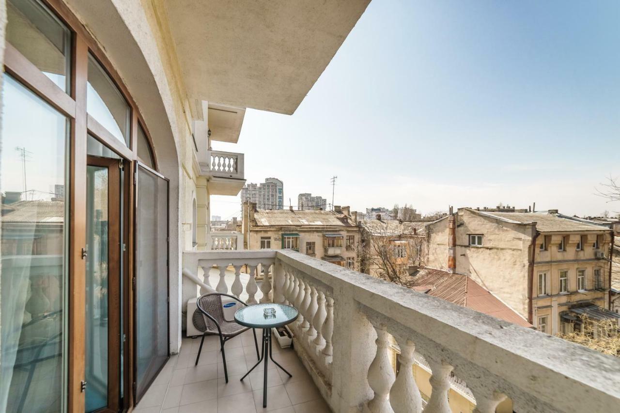 Stylish Apartment With A Balcony Overlooking The Park Odessa Esterno foto