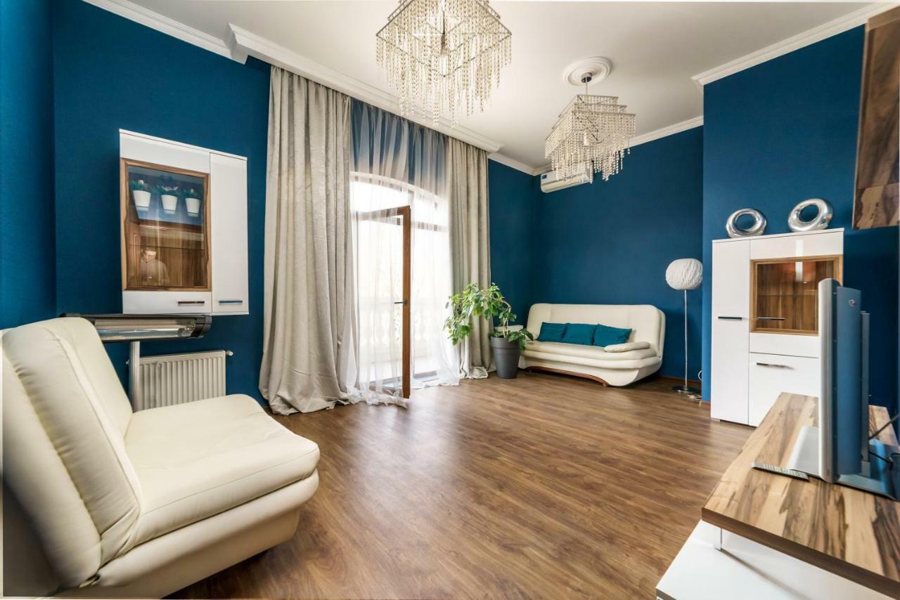 Stylish Apartment With A Balcony Overlooking The Park Odessa Esterno foto