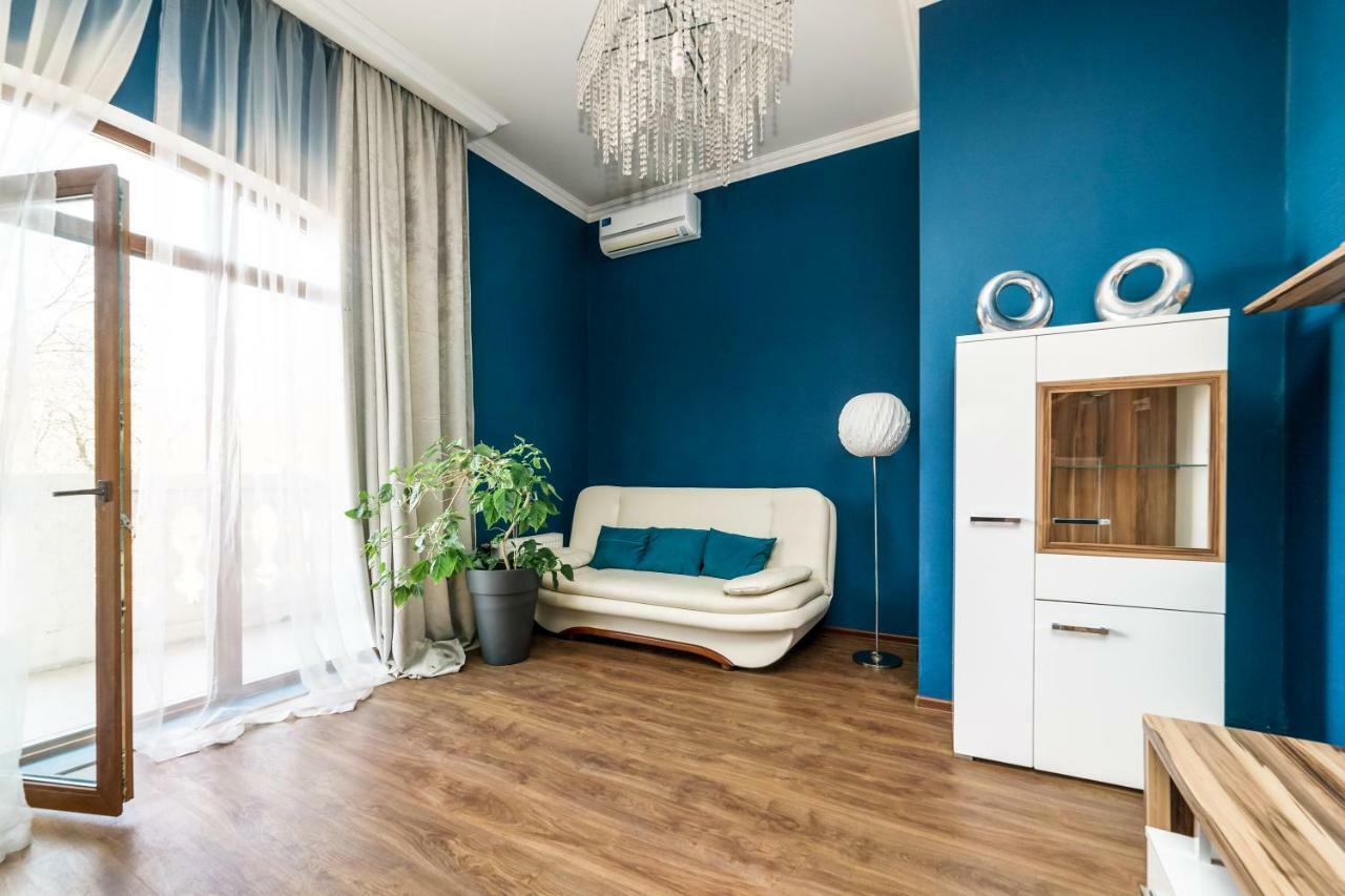 Stylish Apartment With A Balcony Overlooking The Park Odessa Esterno foto