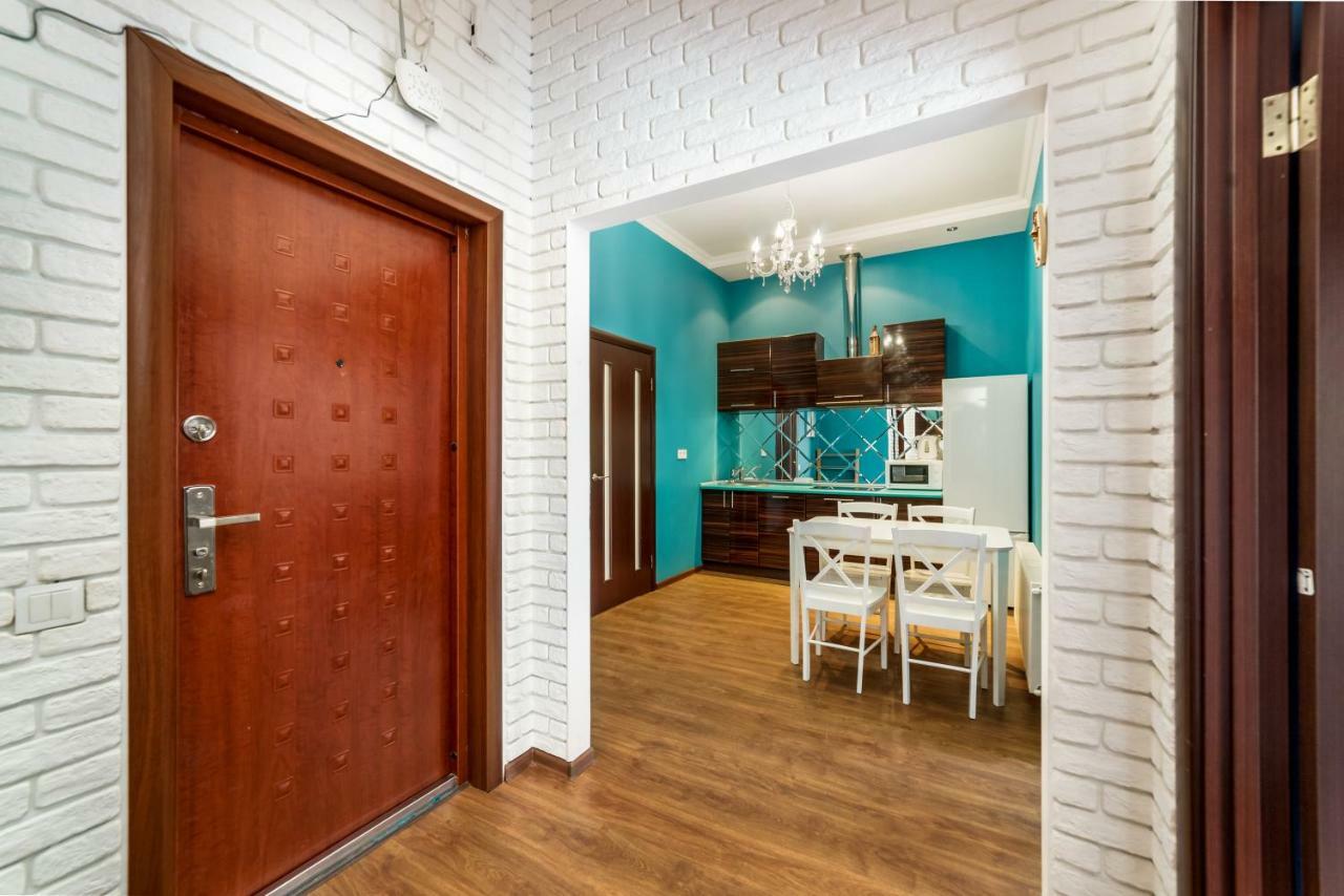 Stylish Apartment With A Balcony Overlooking The Park Odessa Esterno foto