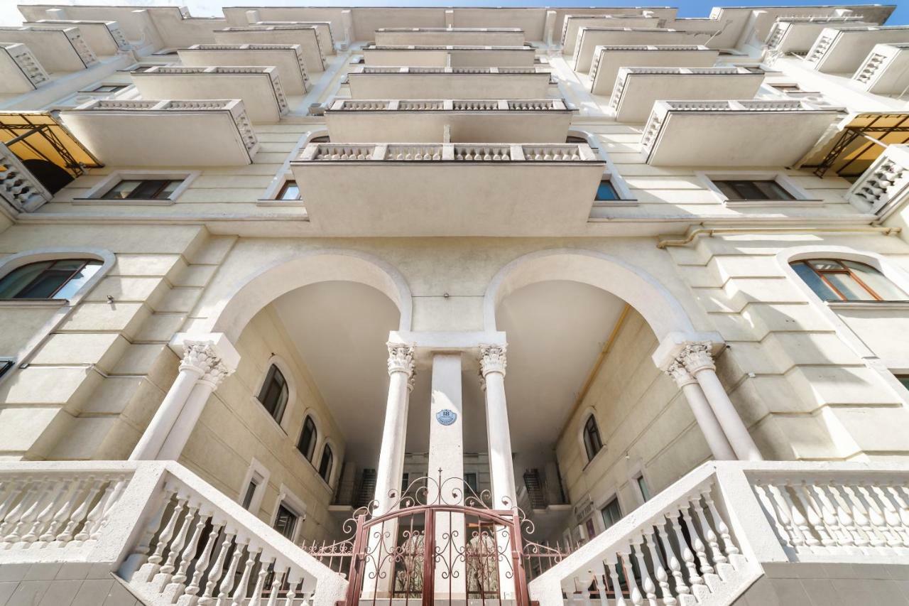 Stylish Apartment With A Balcony Overlooking The Park Odessa Esterno foto